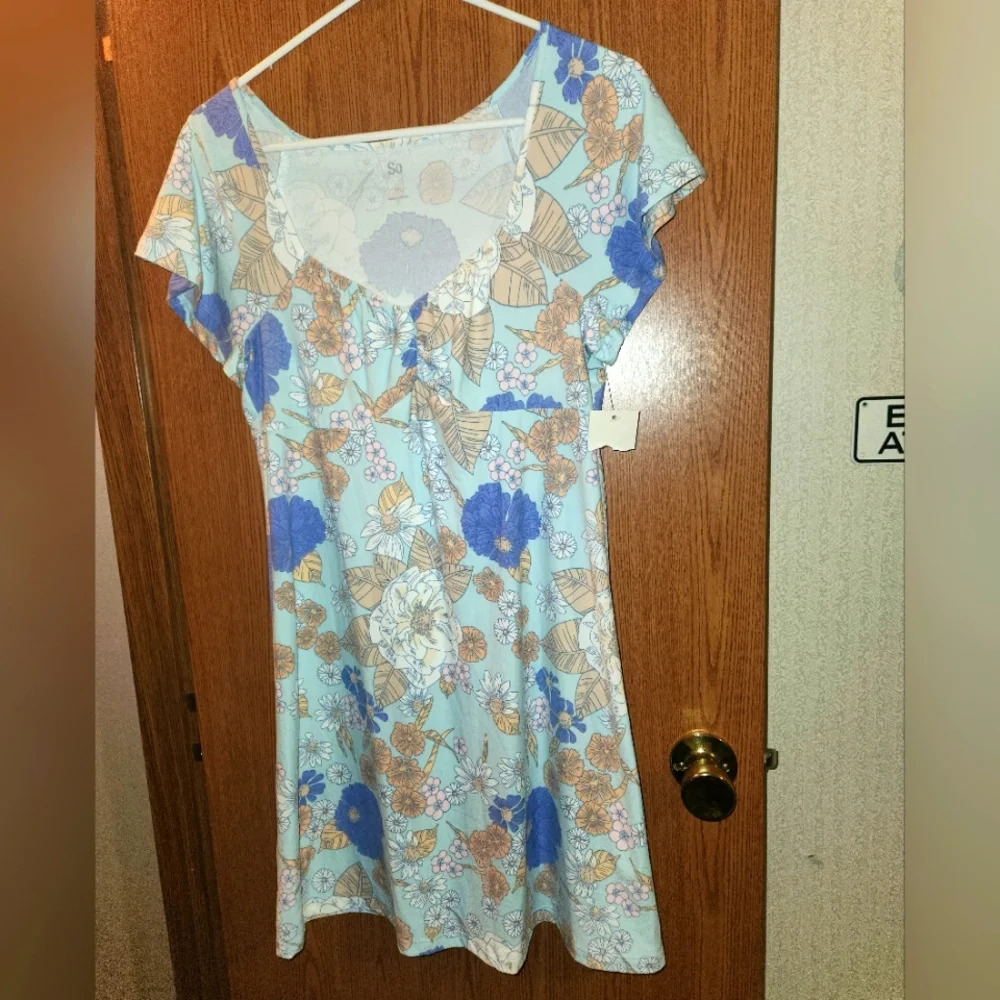 💓 3/$15 SO Juniors Size Medium Summery Floral Dress